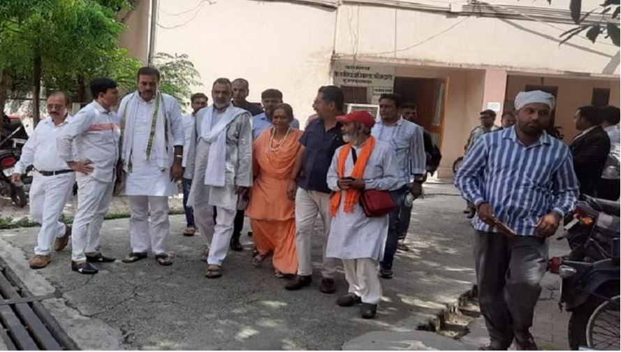 मुजफ्फरनगर दंगा: संजीव बालियान, उमेश मलिक और साध्वी प्राची आर्या कोर्ट में पेश