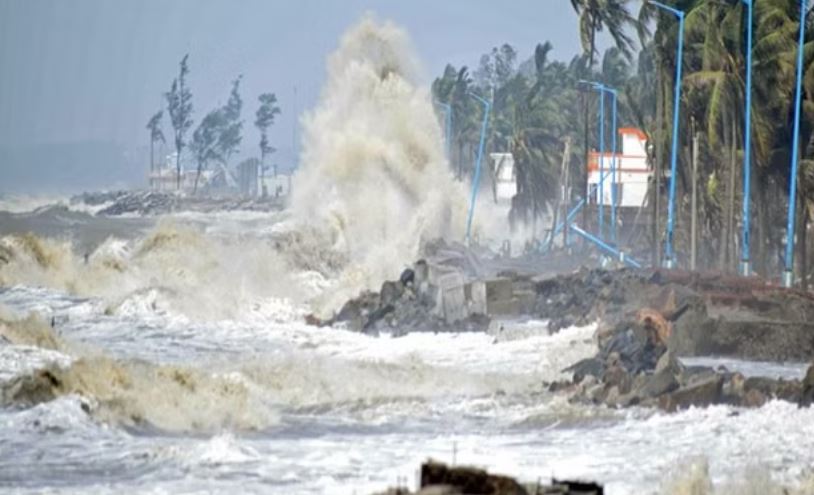 गुजरात के कच्छ और भुज के साथ पाकिस्तान में कहर बरपाएगा 'असना'