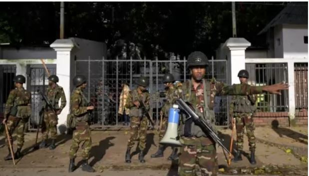 बांग्लादेश में अब सेना पर हमला, चार अफसरों समेत नौ घायल