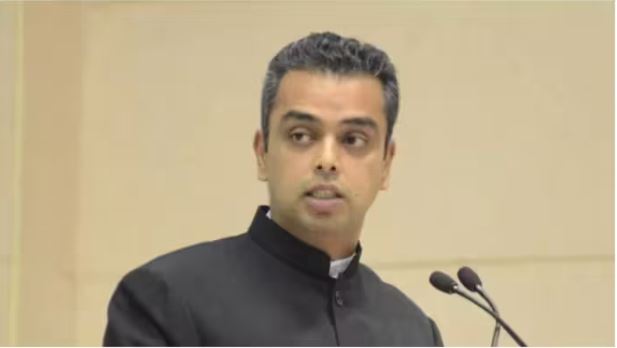 मिलिंद देवड़ा ने अनिल देशमुख पर पीए के जरिए पैसे लेने का लगा था आरोप