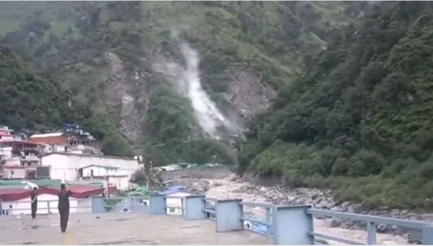 सोन प्रयाग-गौरीकुंड मार्ग पर सरका पहाड़, केदारघाटी में लैंड स्लाइड
