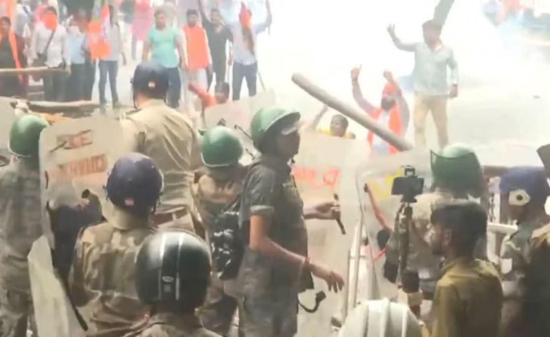 झारखंड: भाजयुमो की आक्रोश रैली में बवाल, पुलिस ने छोड़े आंसू गैस के गोले