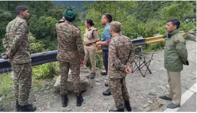 भारतीय सेना ने संंभाला मोर्चा, 1000 लोग अब भी केदारघाटी में फंसे