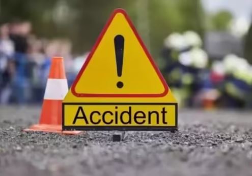 दिल्ली-मुंबई एक्सप्रेसवे पर अचानक पलटी तेज रफ्तार बस; 12 यात्री घायल