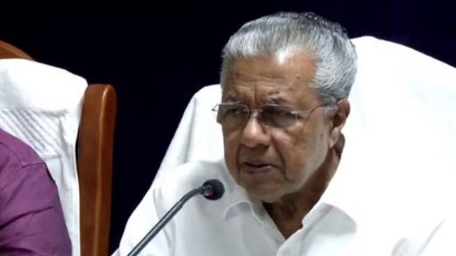 वायनाड: सीएम ने मलबे में फंसे लोगों को बचाने के लिए सेना की तारीफ की