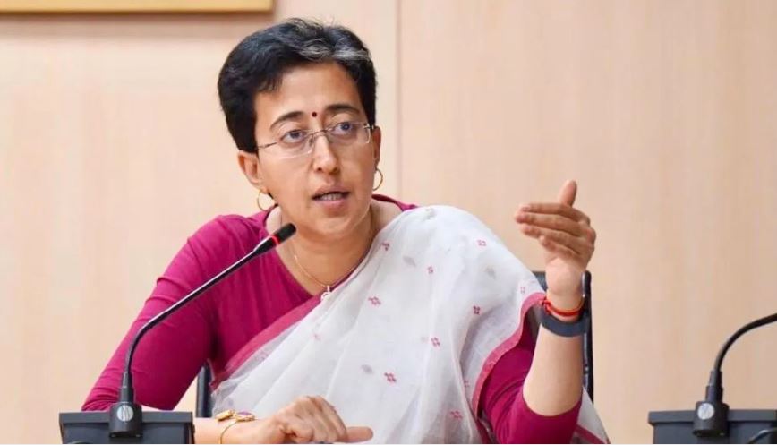 दिल्ली: केजरीवाल की अनुपस्थिति में मंत्री आतिशी फहराएंगी झंडा