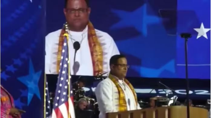 अमेरिका में गूंजा 'ओम शांति शांति', पुजारी ने की कमला हैरिस के डेमोक्रेटिक कन्वेंशन की शुरुआत