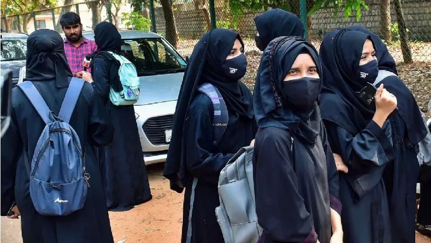 मुंबई: कॉलेज में हिजाब-नकाब पहनने पर लगी रोक एससी ने हटाई
