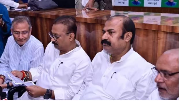 अशोक चौधरी ने तेजस्वी पर बोला हमला- नेता प्रतिपक्ष के तौर पर अपने दायित्वों के प्रति गंभीर नहीं