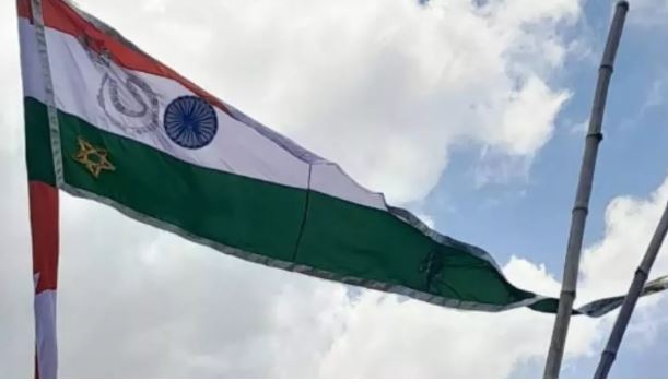 ईद मिलादुन्नबी जुलूस में बवाल, तिरंगे में चक्र की जगह लगाए चांद-तारे