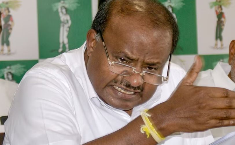 कुमारस्वामी ने खनन मामले की जांच कर रहे एडीजीपी को बताया ब्लैकमेलर और अपराधी