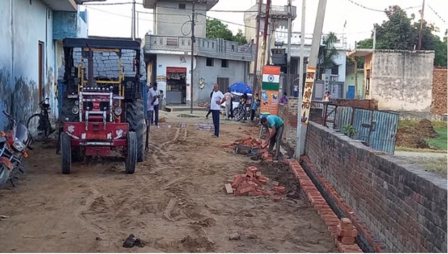 मुजफ्फरनगर: बेटी ने पदक जीते तो घर के सामने बिछने लगीं टाइल्स