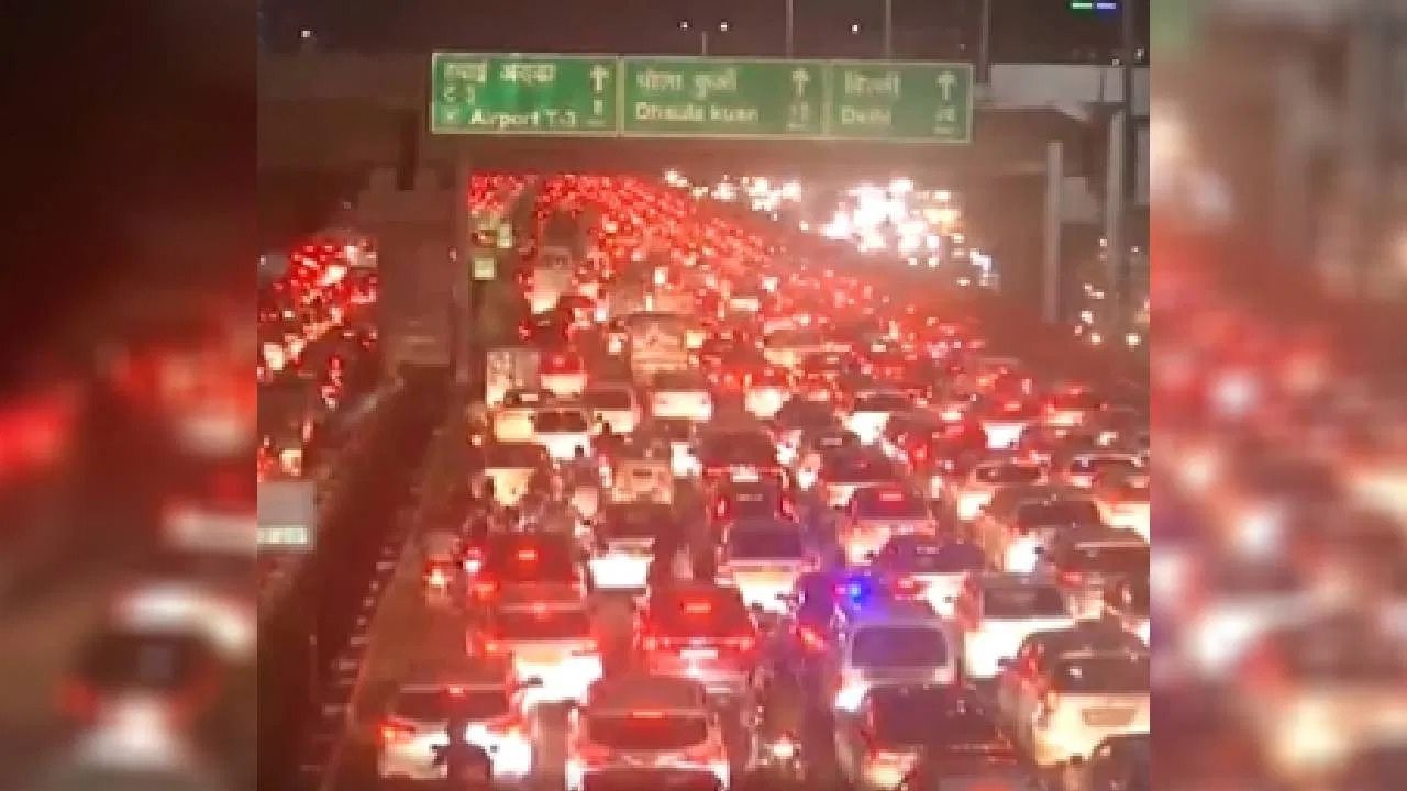 दिल्ली-एनसीआर में दिन में छाया अंधेरा, बारिश से बिगड़े हालात; भयंकर जाम