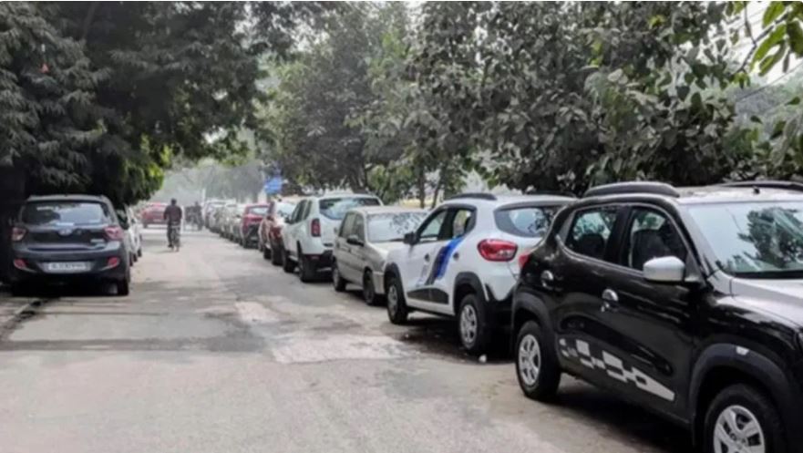 यूपी: सड़क पर खड़ी की कार तो सरकार वसूलेगी चार्ज