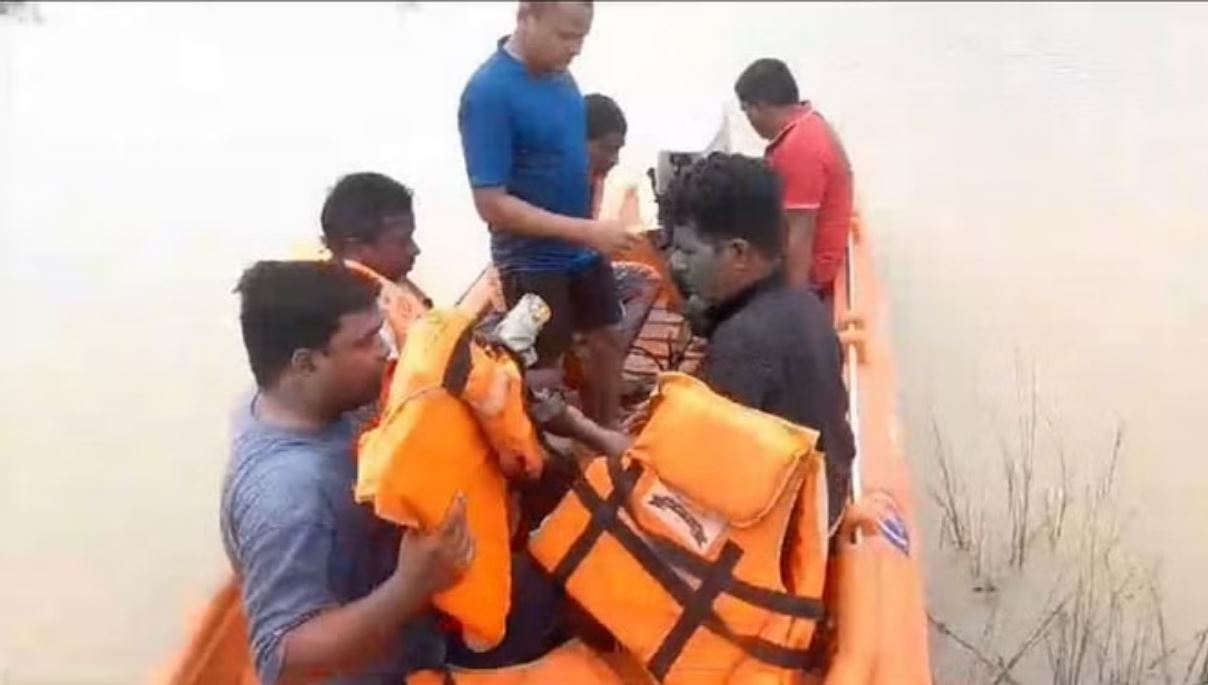 हसदेव नदी में मां संग 10 माह का मासूम बहा, चरवाहे ने महिला को बचाया