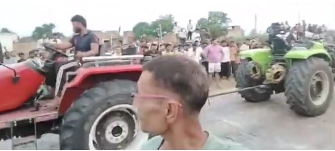 मुजफ्फरनगर: खुब्बापुर में बिना अनुमति के ट्रेक्टर टू चैन प्रतियोगिता में पुलिस ने चलाई लाठी