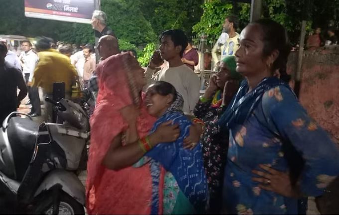 हाथरस: जनरथ बस ने मैक्स पिकअप में मारी टक्कर, 15 लोगों की मौत और 18 घायल