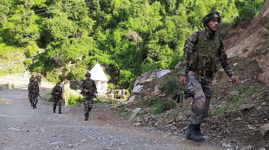 कठुआ के बाद अब राजोरी में आतंकियों से मुठभेड़, सुरक्षाबलों ने इलाके को घेरा