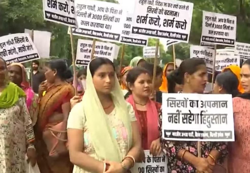 राहुल गांधी के बयान से भड़का सिख समुदाय, आवास के बाहर विरोध प्रदर्शन