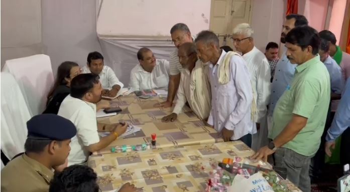 मुजफ्फरनगर में कैबिनेट मंत्री ने समाधान दिवस में सुनी समस्याएं