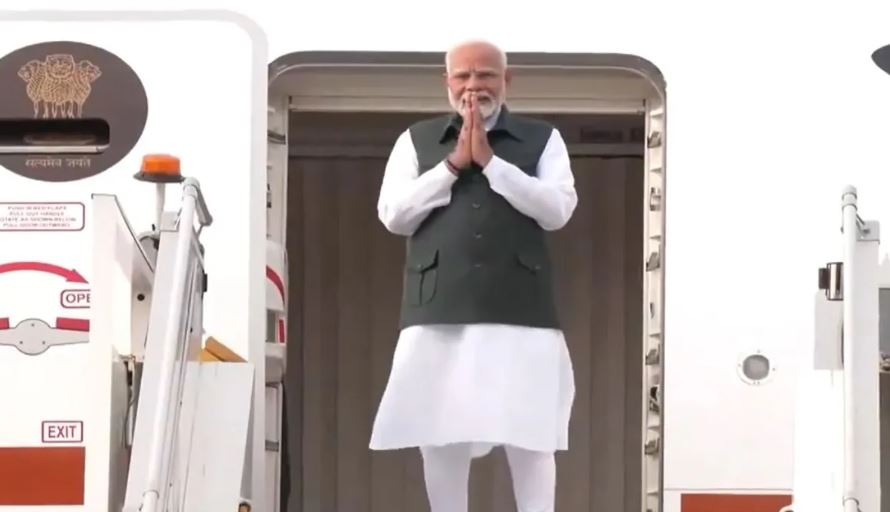 पीएम मोदी ब्रुनेई पहुंचे, क्राउन प्रिंस हाजी अल-मुहतादी बिल्लाह ने किया रिसीव