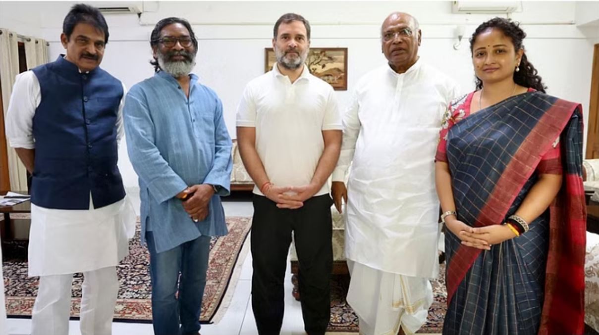 हेमंत सोरेन ने की खरगे-राहुल से मुलाकात; बन्ना गुप्ता ने चंपई को कहा 'सर्कस का शेर'