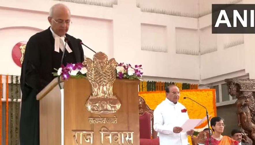 दिल्ली हाईकोर्ट के मुख्य न्यायाधीश बने न्यायमूर्ति मनमोहन, राज निवास में ली शपथ