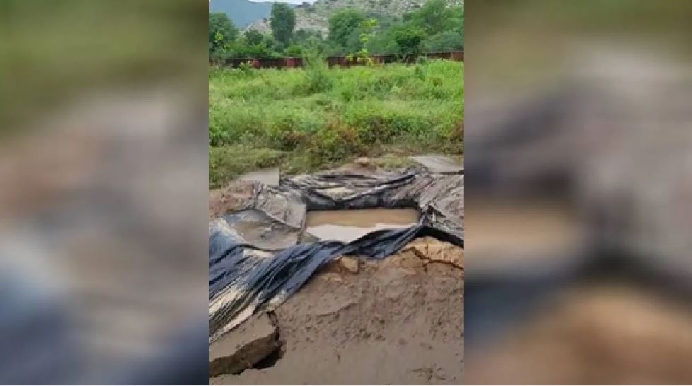 जयपुर में नूर बांध टूटा, मची तबाही, कब्र से निकलीं लाशें और पानी में बह गईं