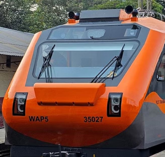 वंदे भारत पर पत्थरबाजी से रेलवे को हुआ इतने लाख का नुकसान