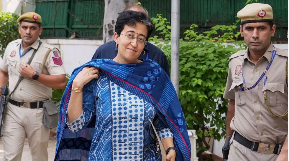 दिवाली तक दिल्ली की सड़कें होंगी गड्ढा मुक्त… सीएम आतिशी का ऐलान