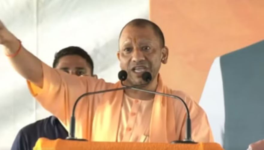 विपक्ष ने युवाओं को टेबलेट नहीं, तमंचा पकड़ाने का काम किया: योगी