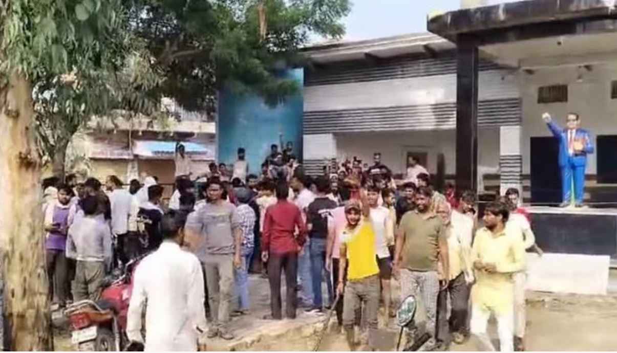 भरतपुर: डॉ. अंबेडकर की प्रतिमा को नुकसान पहुंचाने से लोगों में आक्रोश