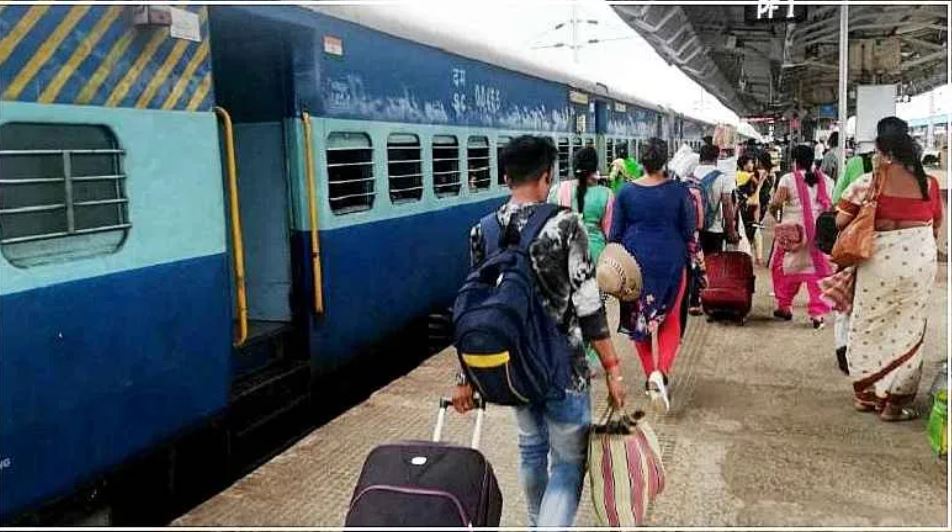 त्योहारो में फर्जी और दूसरे के टिकट पर यात्रा की तो होगी ये कार्रवाई