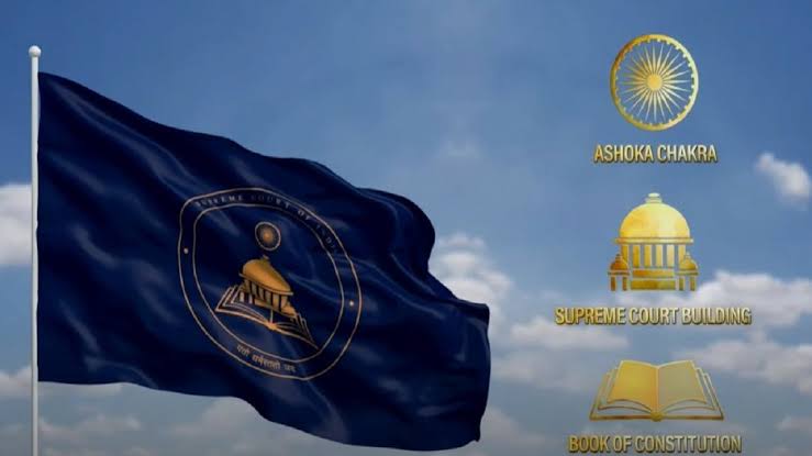 राष्ट्रपति ने सुप्रीम कोर्ट के लिए नए झंडे-प्रतीक चिह्न का किया अनावरण