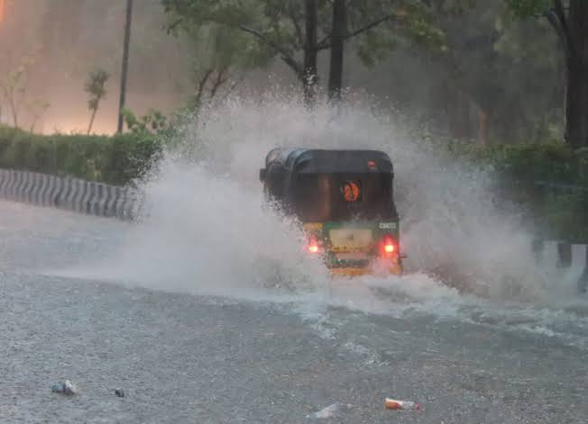 दिल्ली-यूपी में जमकर बरसेंगे बादल, एमपी समेत कई राज्यों में भारी बारिश का अलर्ट