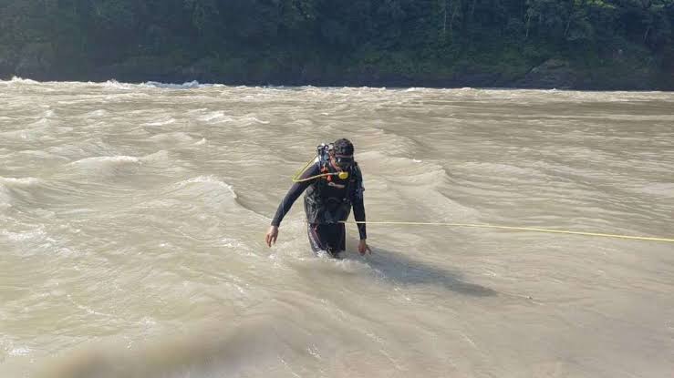 दोस्तों संग ऋषिकेश घूमने आए दिल्ली के दो पर्यटक गंगा में बहे, सर्च अभियान जारी