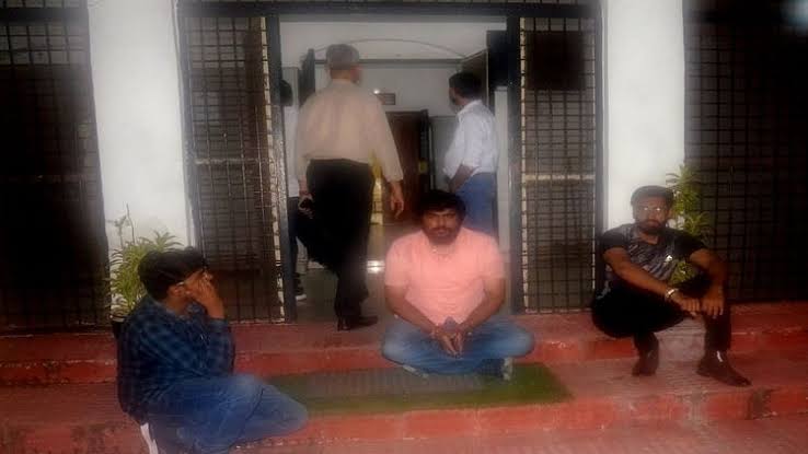 एएमयू: फ्रेशर पार्टी में शाकाहारी छात्रों के सामने परोसे चिकन मोमोज, जमकर हंगामा