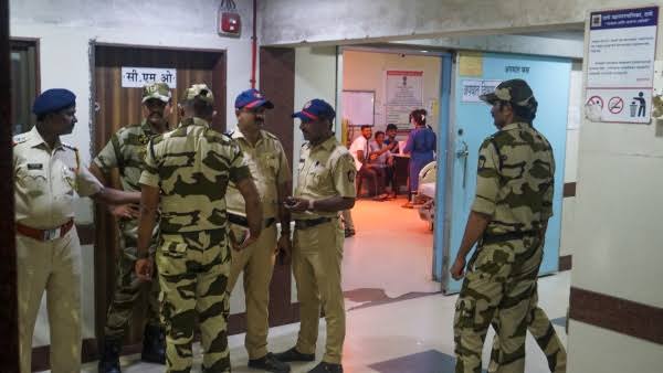 बदलापुर मामले के आरोपी की मौत पर विपक्ष ने सरकार को घेरा
