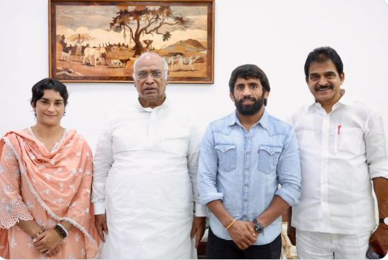 विनेश फोगाट और बजरंग पूनिया की राजनीति में एंट्री, थामा कांग्रेस का हाथ