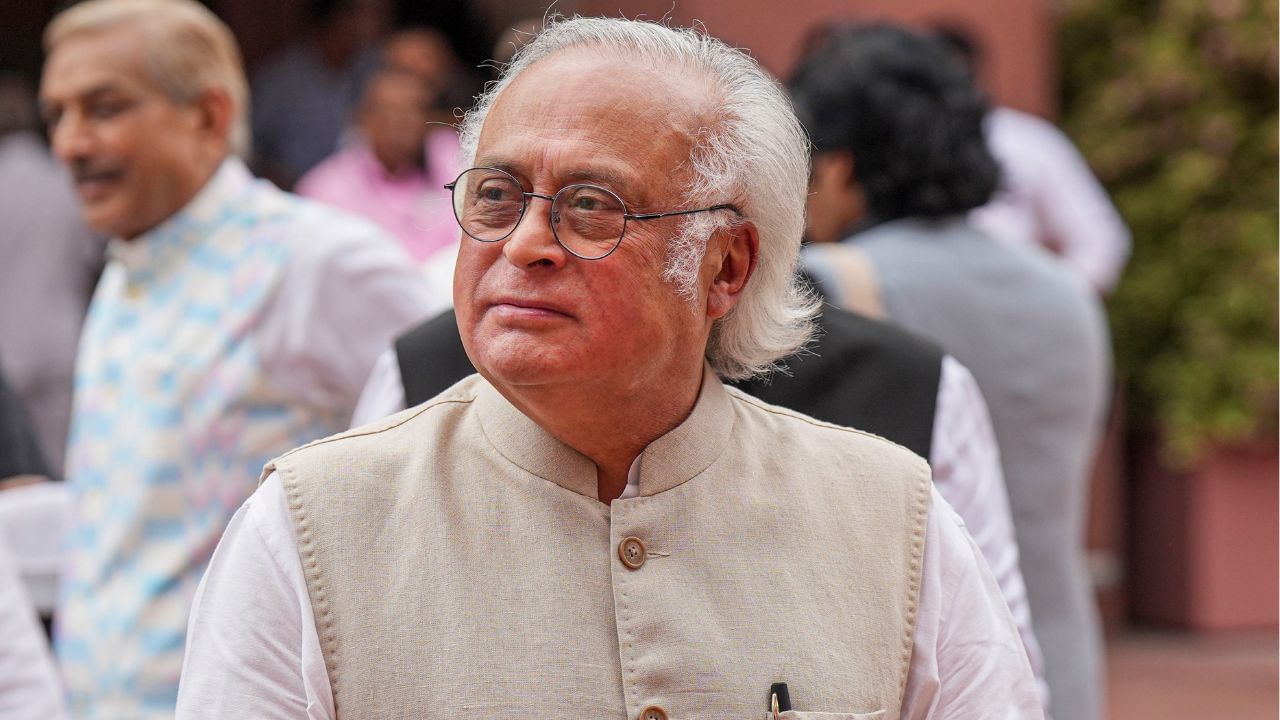 स्विस खातों में फ्रीज 2,610 करोड़ किसके… जयराम रमेश ने साधा अडानी पर निशाना