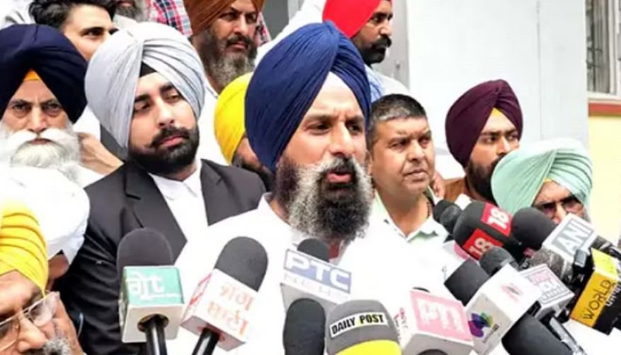 बिक्रम मजीठिया ने मांगी माफी: अकाल तख्त साहिब में पेश हुए मजीठिया