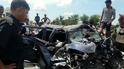 औरैया: काल बनकर दौड़ी कार, खड़े डंपर में पीछे से घुसी, चार की मौत