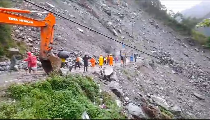 मौसम बना बाधा...दूसरे दिन भी ठप रही केदारनाथ पैदल यात्रा