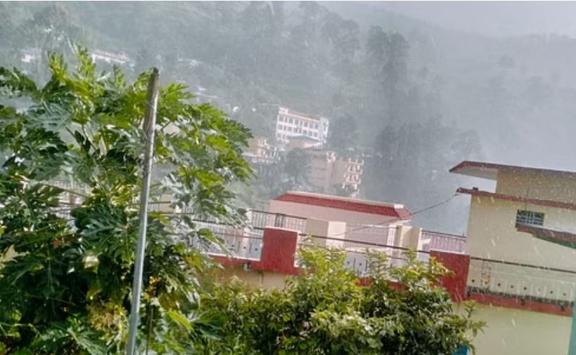 पहाड़ से मैदान तक बदला मौसम, देहरादून और यमुनोत्री में झमाझम बारिश