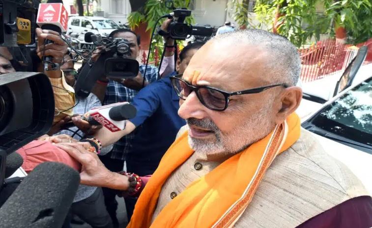 हम किसी से डरते नहीं… पाकिस्तान से धमकी पर बोले गिरिराज सिंह