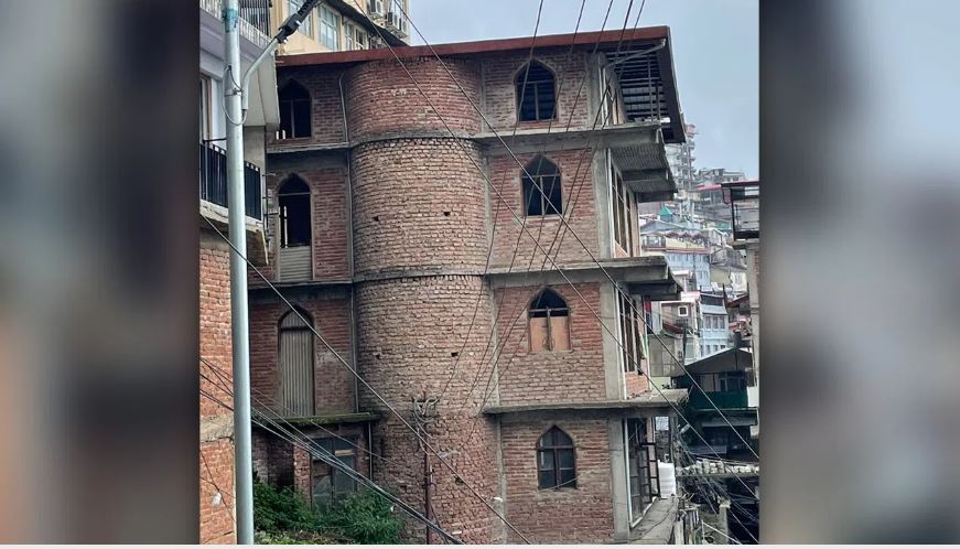 शिमला: दो दुकानदारों की लड़ाई कैसे मस्जिद गिराने की मांग तक पहुंच गई?