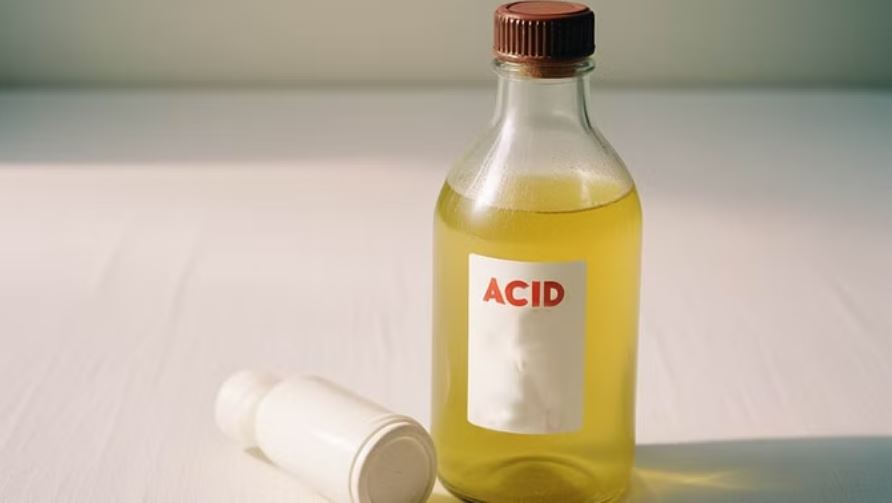 रुड़की: सड़क के गड्ढे में गिरी बाइक से छलककर ई-रिक्शा चालक पर गिरा तेजाब