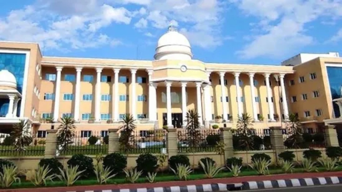 थप्पड़े मारे और यौन उत्पीड़न किया…मेजर और उसकी मंगेतर से थाने में मारपीट