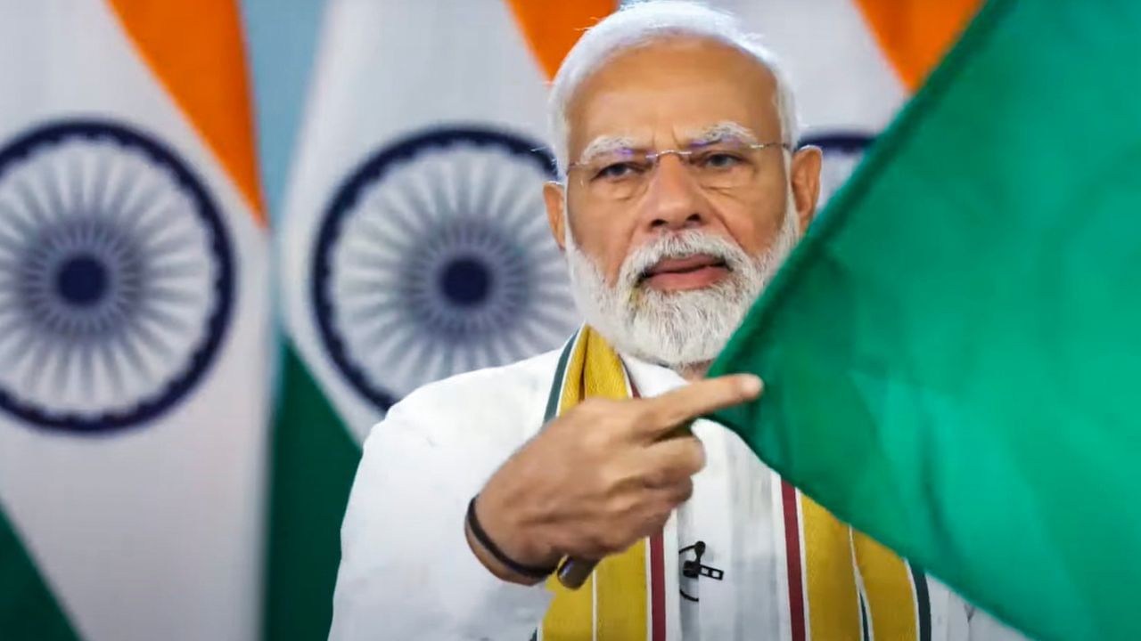 पीएम मोदी ने जमशेदपुर में 6 वंदे भारत को दिखाई हरी झंडी