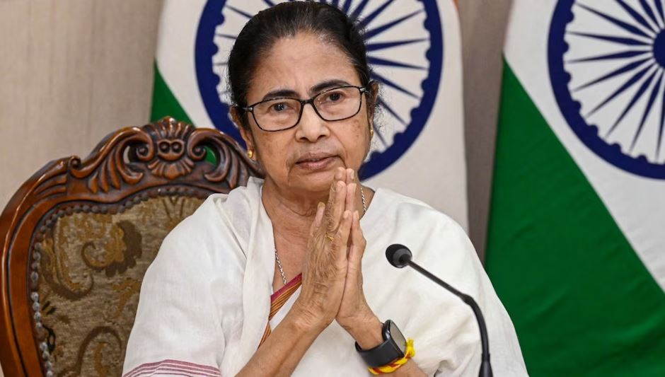 ममता सरकार ने मानी हड़ताली डॉक्टरों की मांगें, कोलकाता कमिश्नर को हटाया